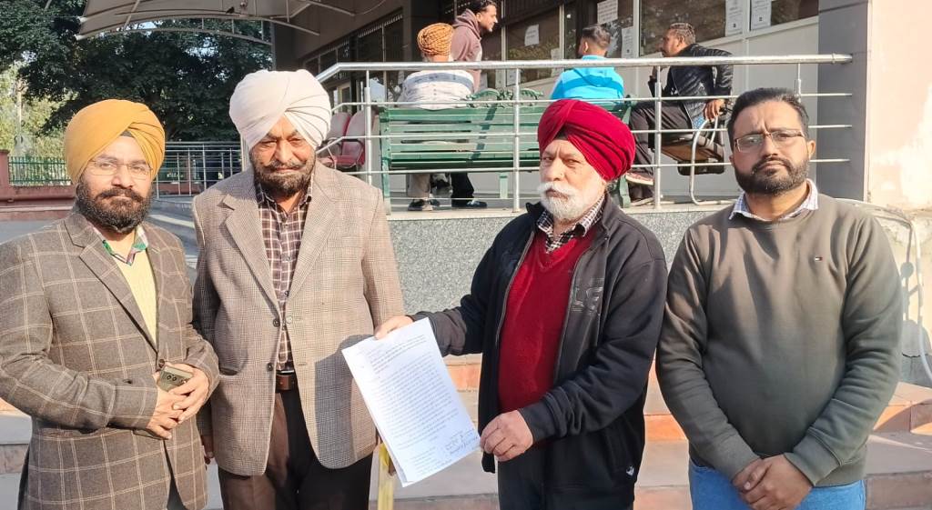 Strong demand made to the higher authorities regarding the removal of stray dog shacks from the residential area